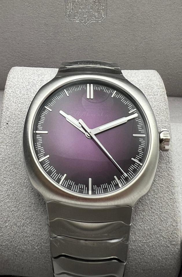 H. Moser & Cie Streamliner Centre Seconds Purple Haze