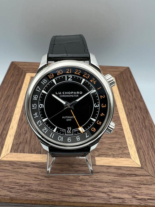Chopard L.U.C 168579-3001 watch - photograph 1