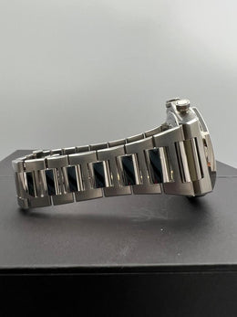 Girard Perregaux Laureato 81020-11-431-11a watch - photograph 8