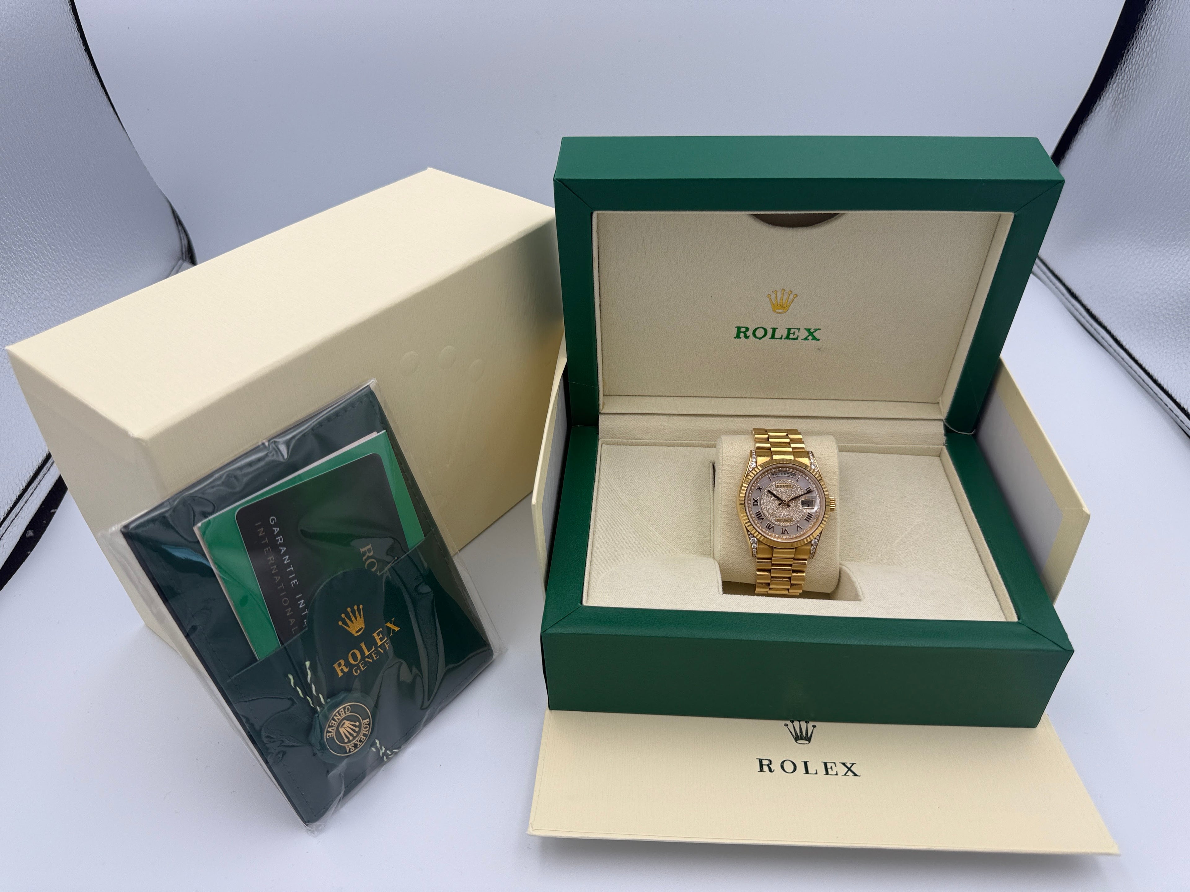 Rolex Day-Date 36 18k Yellow Gold Mother Of Pearl Dial Full Set